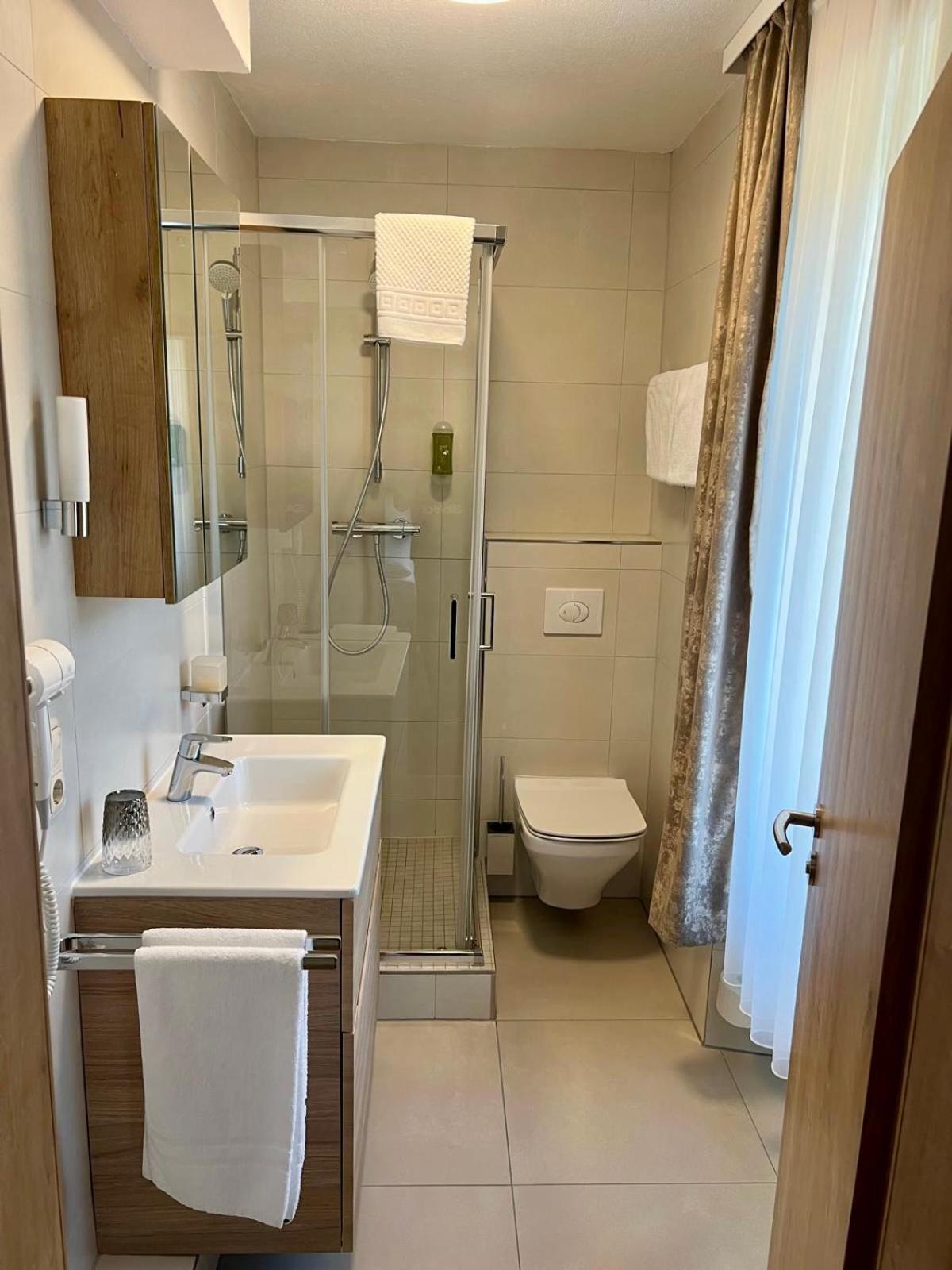 Hotel Restaurant Unikat Zeltingen-Rachtig Bagian luar foto