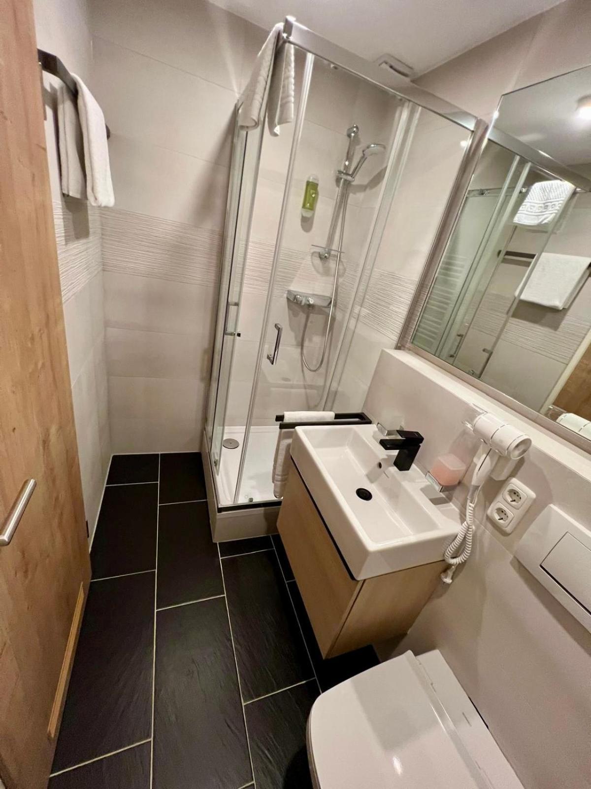 Hotel Restaurant Unikat Zeltingen-Rachtig Bagian luar foto